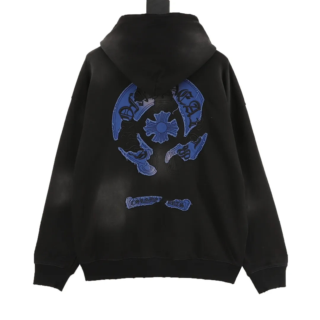 P580 Chrome Hearts/Chrome Hearts Heavy-duty washed horseshoe Sanskrit denim patch embroidered hooded sweatshirt. Made of double-strand double yarn 430g pure cotton sweatshirt fabric. The fabric is woven with double-strand twists. It is 40% stronger than single-strand yarn and forms a three-dimensional texture similar to the texture of tripe. It not only maintains the moisture absorption and breathability of pure cotton, but also achieves softness and non-collapse through double-strand thickening. Laser burning appliqué embroidery. Frayed process Micro-label patch on the chest Large logo horseshoe pattern on the back Heavy-duty laser burnt three-dimensional patch embroidery design Washed and frayed The overall garment presents a lazy style Whether it is daily outings or sports and fitness, you can show your trendy attitude and become the focus of the street Complete with three logos OS loose fit Color: washed black, washed white Size: S-XL